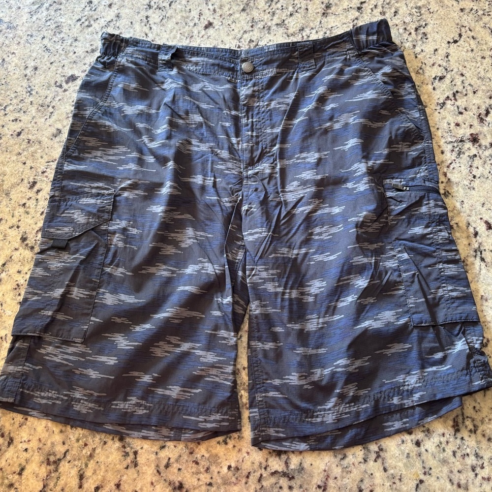Columbia Omni Shade Mens Sun Protecting shorts 38 Blue Grey sun fishing Boating